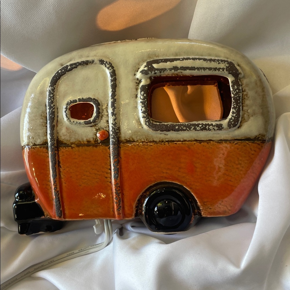 Ceramic Camper Night Light 💡 - Picture 4 of 9
